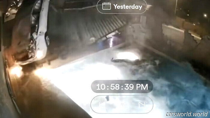 Un'auto volò sopra la sua piscina, e il conducente cadde nella piscina subito dopo | Carscoops